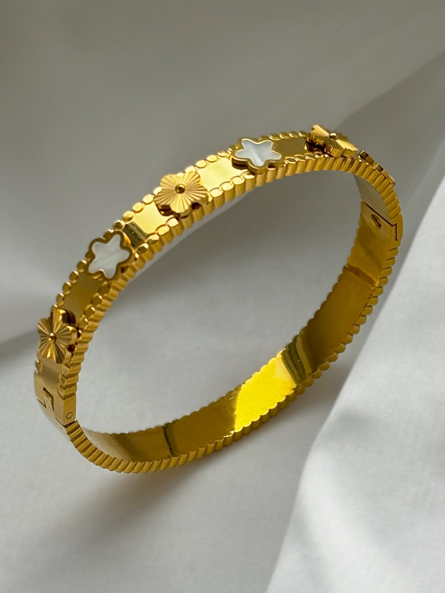 FIORI BANGLE BRACELET