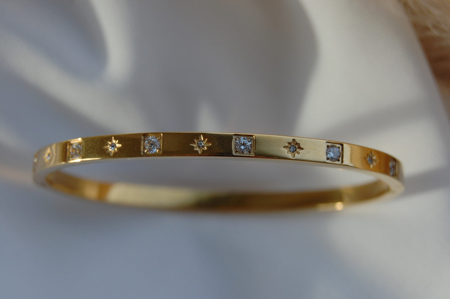 SOLE BANGLE ARMBAND